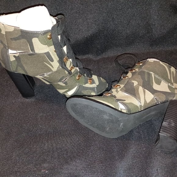 (JUSTFAB) Zola Lace-Up Gladiator Chunky Heeled Bootie - Picture 5 of 11